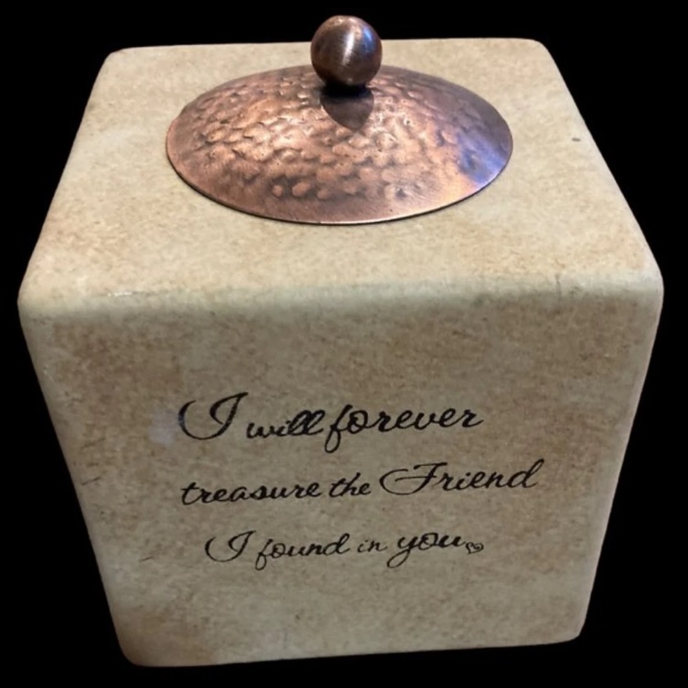 The comfort candle with inspiring friendship sayings on each side of cube